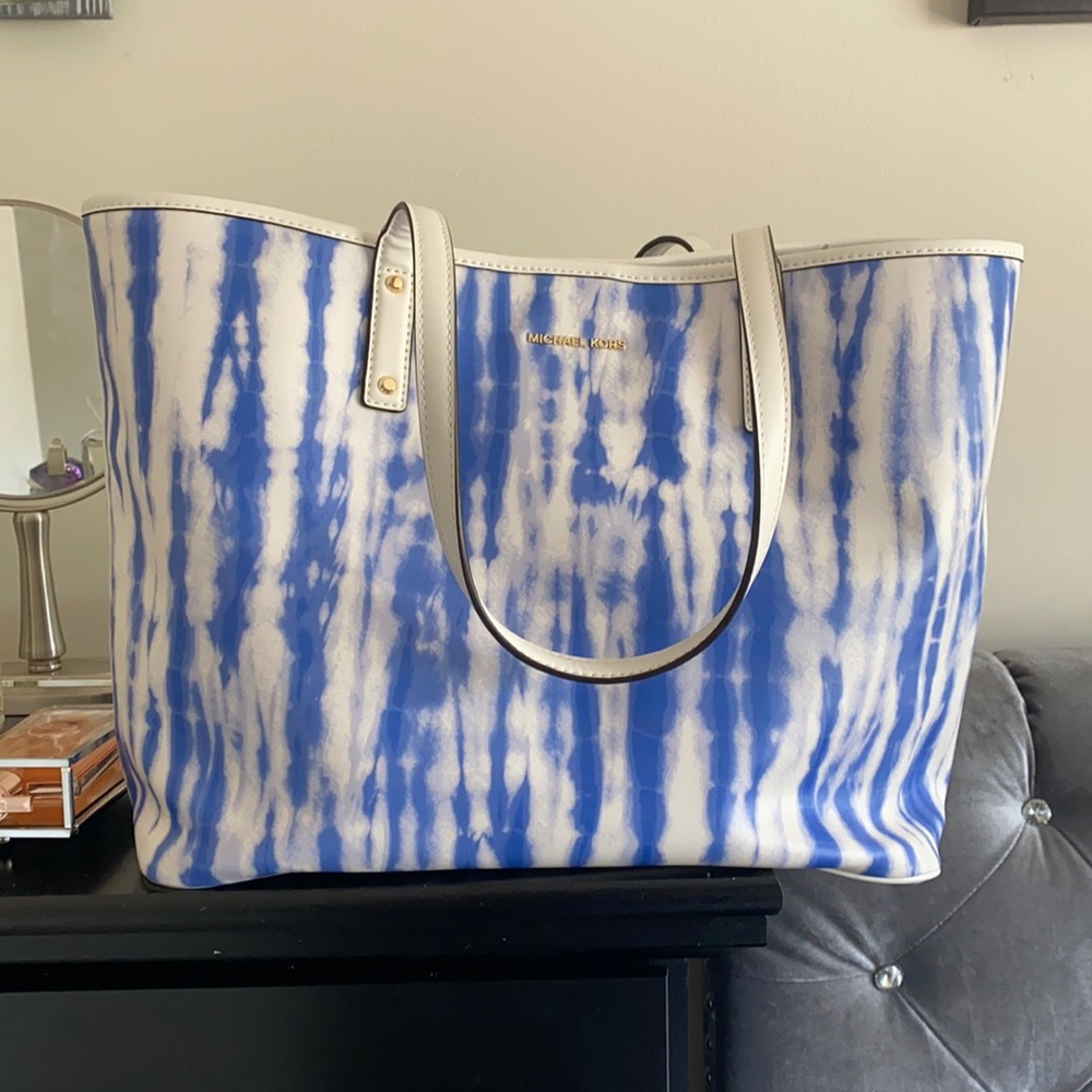 MICHAEL KORS BRAND NEW HANDBAG-NEVER USED